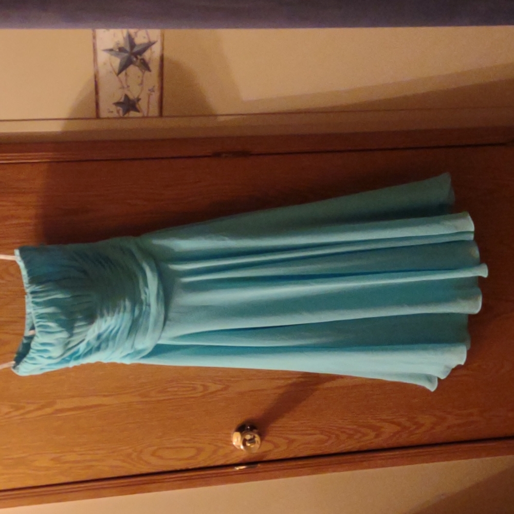 B2 brand strapless gown